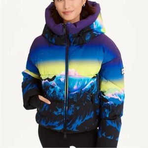 NWT - DKNY Women’s insulated ski / winter jacket with oversized hood- MEDIUM